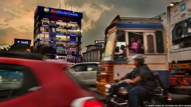 ਤਬਦੀਲੀਆਂ ਬਹੁਤ ਹੌਲੀ-ਹੌਲੀ ਹੋ ਰਹੀਆਂ ਹਨ।