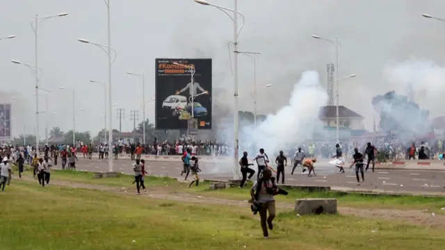 Abatavuga rumwe na leta basabye Perezida Joseph Kabila kurinda iki gihugu "akavuyo" bavuga ko gashobora guterwa no kutubahiriza amategeko agenga amatora