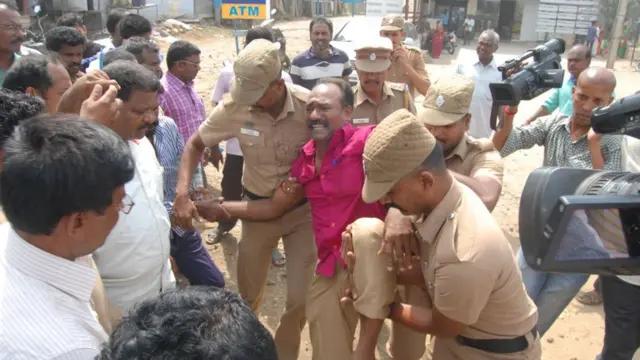 போலீஸ் கெடுபிடி