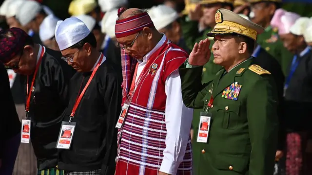 အာဇာနည်ကုန်း ပြန်တက်တဲ့ ဗိုလ်ချုပ်မှူးကြီး မင်းအောင်လှိုင်