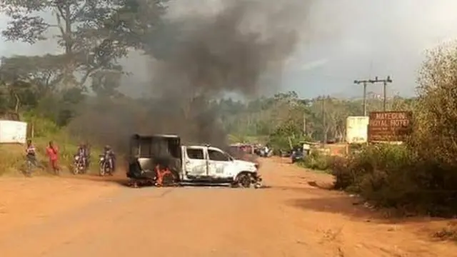 Ọkọ ọlọpa ti awọn adigunjale dana sun