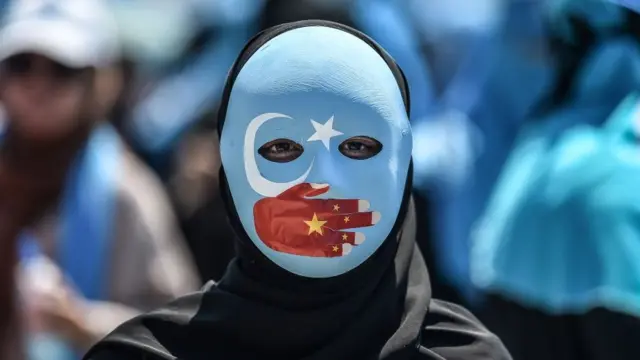 વીગર મુસ્લિમો પર ખોટા આરોપો મૂકી ચીનમાં જેલમાં પૂરી દેવાયાના આરોપ