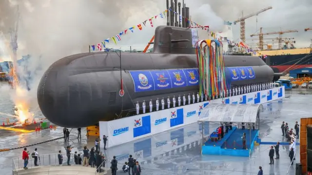 한국의 3000톤급 잠수함인 '도산안창호함'이 순수 한국기술로 세계 최대 잠항 지속능력 시험에 성공했다