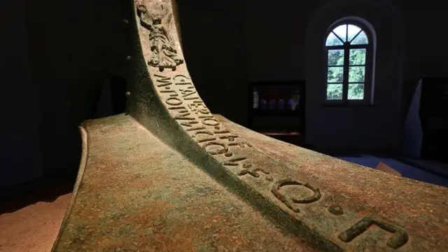 ప్రాచీన శిథిల నౌకముక్కు