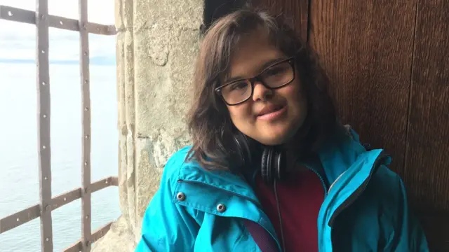 Letícia Nogueira, estudante brasileira com Down que vive na Suíça