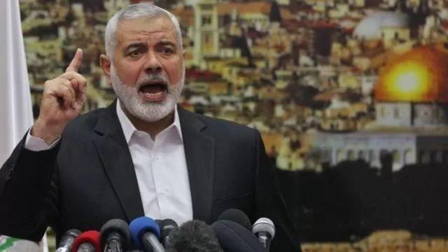 روز ۱۶ فوریه سال ۲۰۰۶ حماس هنیه را برای نخست وزیری تشکیلات فلسطینی نامزد کرد و در روز بیستم همان ماه او به این مقام رسید