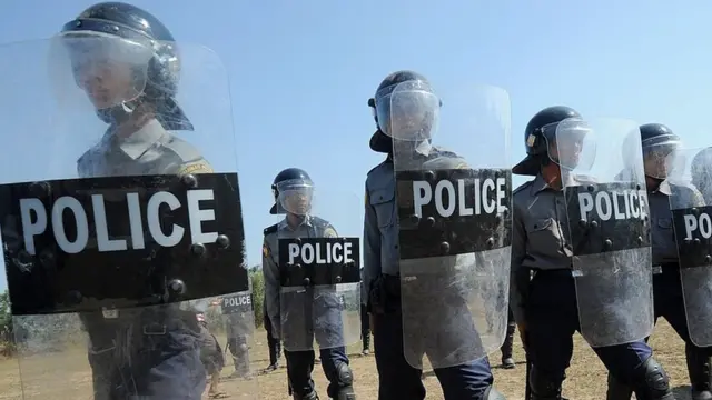 ရဲတပ်ဖွဲ့တွင်း ရာထူးပြောင်းရွှေ့စီမံခန့်ထားမှု ဆက်စပ် လိင်အမြတ်ထုတ်မှု စွပ်စွဲချက် ဖြစ်စဉ်က တရားဥပဒေ စိုးမိုးမှု အပေါ် သက်ရောက်တယ်လို့ သုံးသပ်သူတွေရှိ