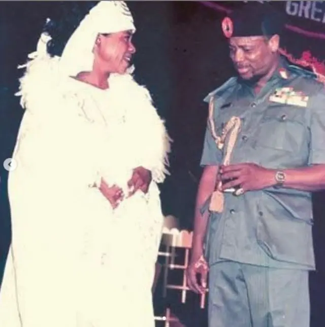 Abiola Peller ati aya rẹ