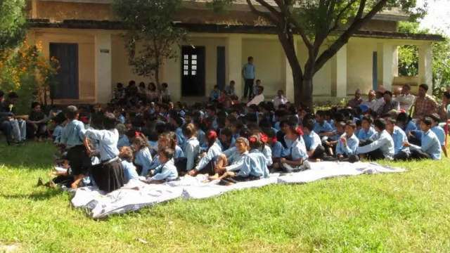 स्कुले बालबालिका