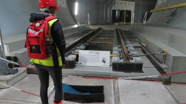 Una persona en el túnel