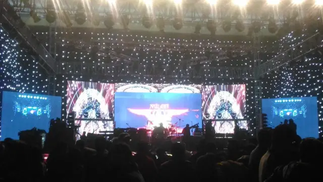 মাইলসের কনসার্ট