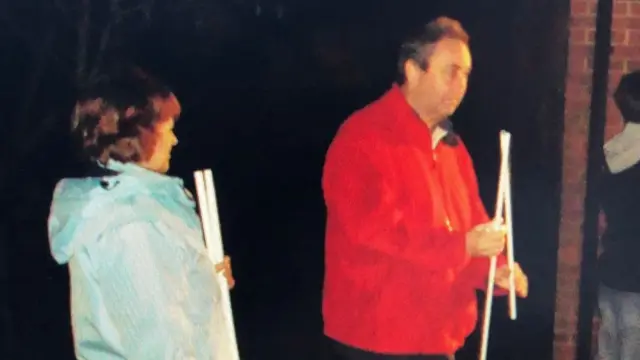 دایان و یان استوارت در یکی از مراسم آتش‌بازی در محل