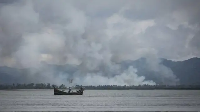 বাংলাদেশ থেকে দেখা যাচ্ছে ওপারের মিয়ানমারে আগুন জ্বলছে