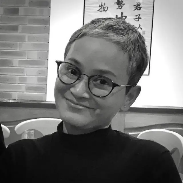 Gloria Truly Estrelita