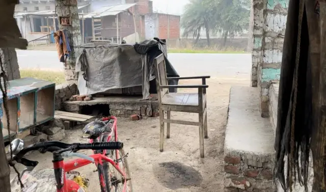 इसी दुकान के बाहर शुरू हुआ था विवाद