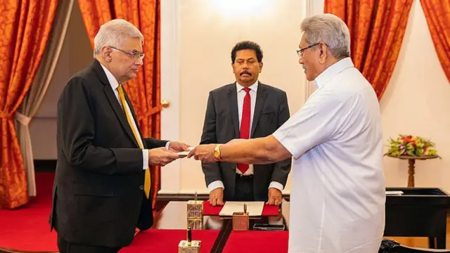 দায়িত্ব নিয়েছেন নতুন প্রধানমন্ত্রী রনিল বিক্রমাসিংহ।