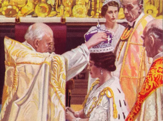 Раскрашенная газетная фотография коронации королевы-консорта Елизаветы