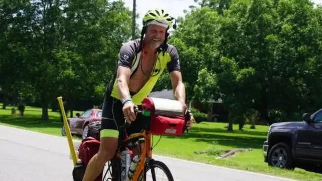 සිය දියණියගේ හදවතේ කම්පනය ඇසීමට සැතපුම් දහස් ගණනක් මග ගෙවූයේ පාපැදියෙනි.