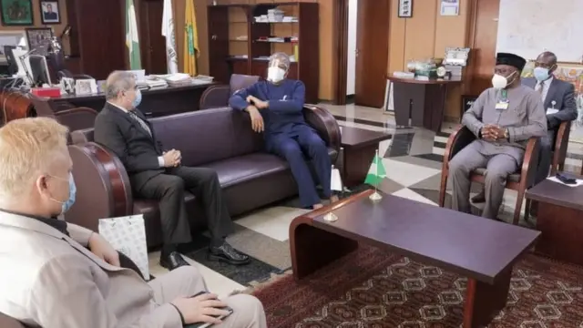 Geoffrey Onyeama with Major-Gen Waqar Ahmed Kingravi and odas