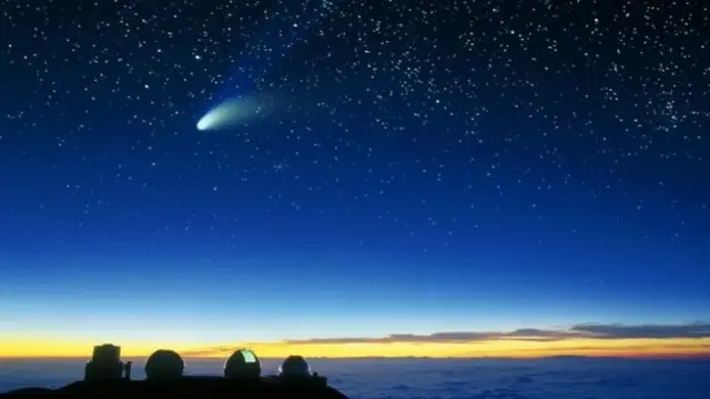Cometa Hale Bopp con su cola de hielo y polvo