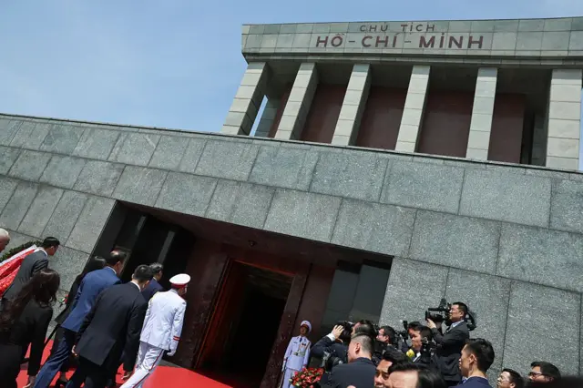 Gần 60 năm sau khi Chủ tịch Hồ Chí Minh qua đời, Đảng Cộng sản Việt Nm vẫn không ngừng phát động học tập và làm theo tấm gương của vị lãnh tụ quá cố và thực hiện theo di chúc của ông.