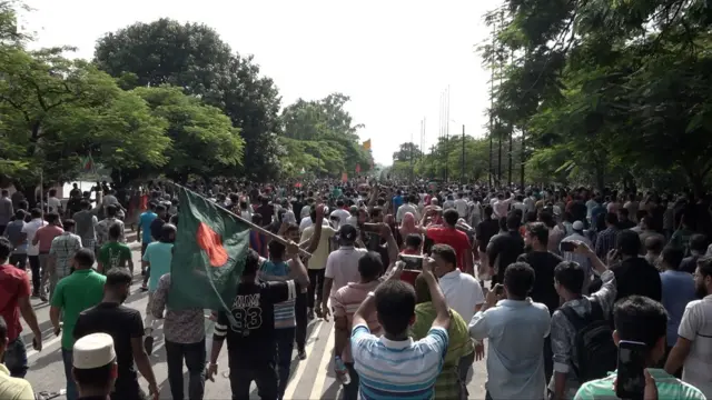 বাংলাদেশে নাগরিকদের একটি বড় অংশ তরুণ