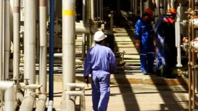 ક્રૂડ ઓઇલની રિફાઇનરી