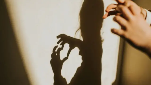 La réalité artificielle n'est pas la même que la réalité physique, mais elle reste réelle.