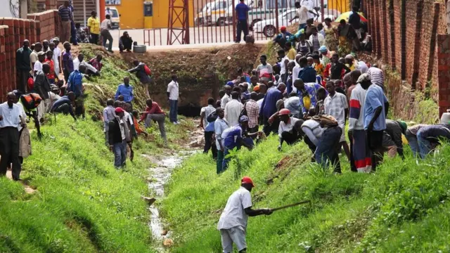 يستهدف الالتزام بواجبات خدمة المجتمع في رواندا لم شمل البلاد وتوحيد صفوف مواطنيها