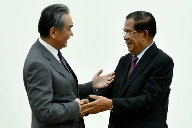 Chủ tịch Thượng viện Campuchia tiếp Ngoại trưởng Trung Quốc Vương Nghị vào ngày 22/4 tại Phnom Penh