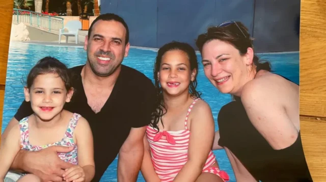 Une photo de famille Sharabi. De gauche à droite : Yahel, Eli, Noiya et Lianne
