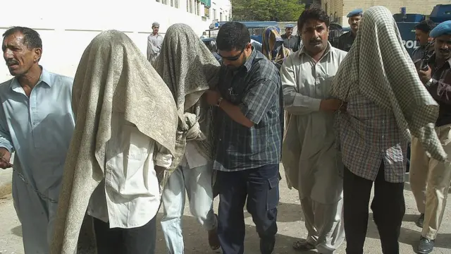 قونصل خانے پر حملے کے ملزمان کو عدالت میں پیش کیا جا رہا ہے