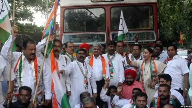 भारत बंद दरम्यानची दृश्यं