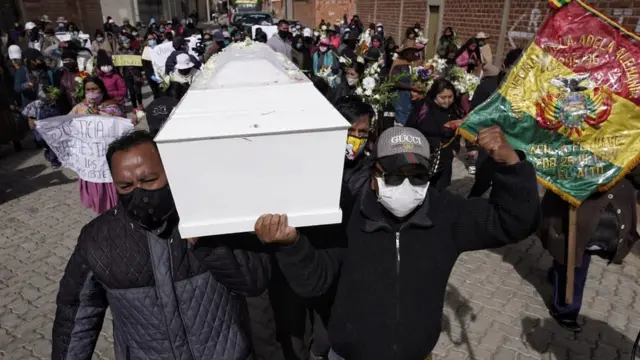 Funeral de Esther em 7 de julho