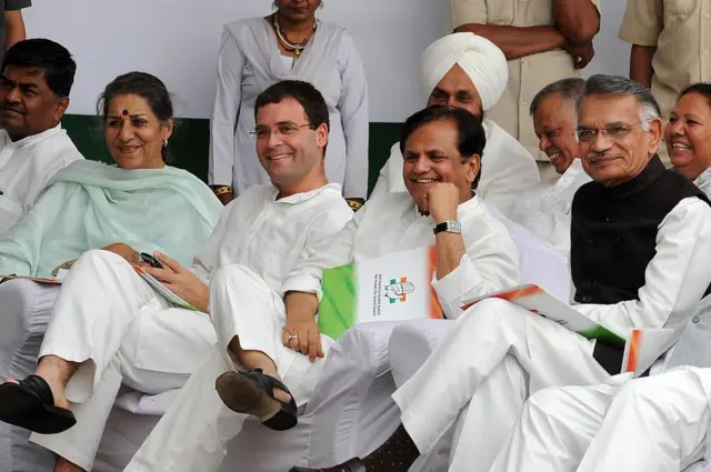 અહમદ પટેલ, રાહુલ ગાંધી અને અન્ય કૉંગ્રેસ નેતાઓ