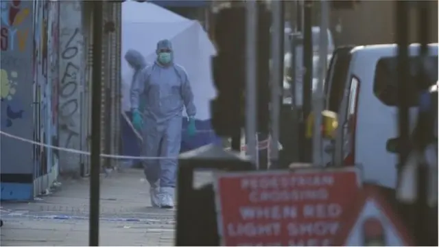 ফরেনসিক দল এখন ঘটনাস্থলে।