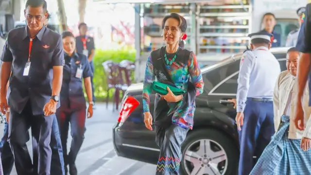 အောင်ဆန်းစုကြည်