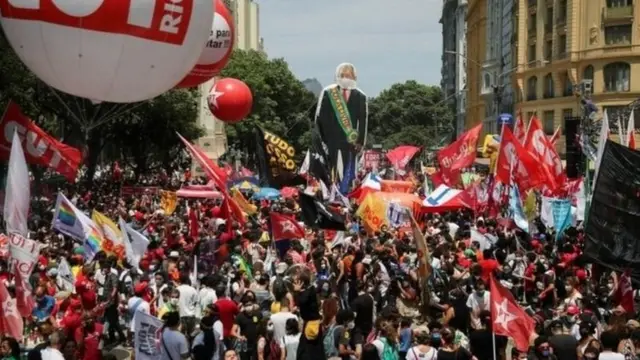 چند هفته پیش صدهاهزار نفر در خیابانهای برزیل خواستار استعفای رئیس جمهور شدند