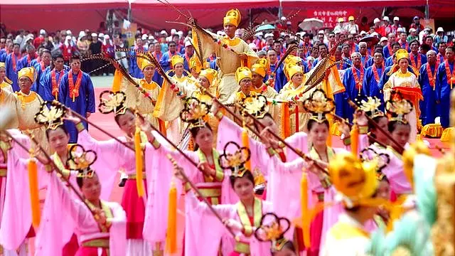 湄洲媽祖抵達台灣之後，首站駐駕新北市的板橋，主辦單位尊古禮傳統迎接。