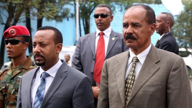 Abiy Ahmed et Isaias Afewerki, le 16 juillet 2018, à l'ambassade d'Erythrée en Ethiopie.