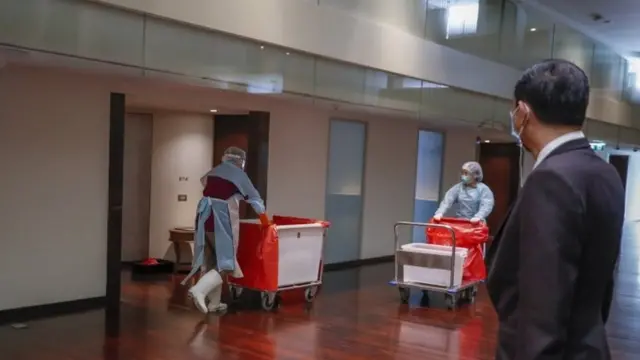 โฆษก ศบค. กล่าวว่า กำลังมีแนวความคิดจัดทำฮอสปิเทล (Hospitel) หรือโรงแรมที่แปลงเป็นโรงพยาบาลสนามได้จำนวนหนึ่ง เพื่อรองรับความต้องการใช้เตียงผู้ป่วยที่กำลังเพิ่มขึ้น