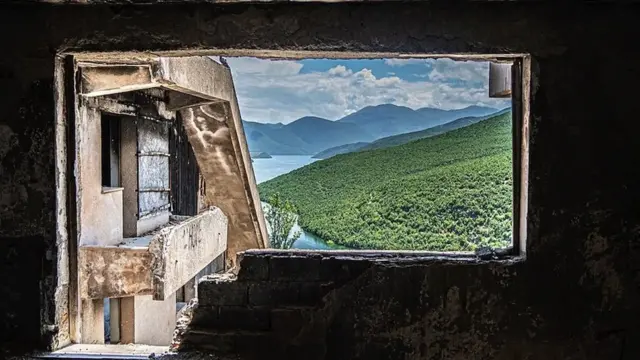 Godinama je Kukeš bio među najsiromašnijim gradovima, ali meštani se nadaju da će boljitak zahvaljujući razvoju turizma motivisati ljude da ostanu