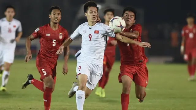 Cầu thủ Văn Toàn