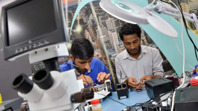 తరగతి గదిలో నేర్చుకునేదానికీ ఉద్యోగంలో చేరాక చెయ్యాల్సిన పనికీ చాలా తేడా ఉంటుంది