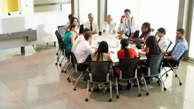 काम पर लौटने को लेकर हम इतने असहज क्यों हैं?