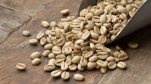 Kofein se mora izvaditi iz zrna kafe pre nego što se prže