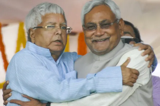 साल 2015 में ली गई लालू प्रसाद यादव और नीतीश कुमार की तस्वीर