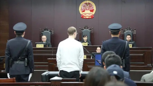 谢伦伯格在被告人席上（中国辽宁大连中院供图14/1/2019）