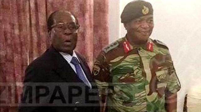 穆加贝与对他采取行动的军方首领会面。