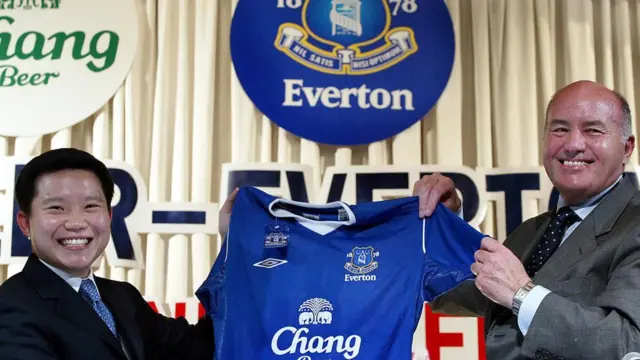 เบียร์ช้างธุรกิจของ "เจ้าสัวเจริญ" เป็นผู้สนับสนุนหลักของสโมสรฟุตบอลเอฟเวอร์ตัน